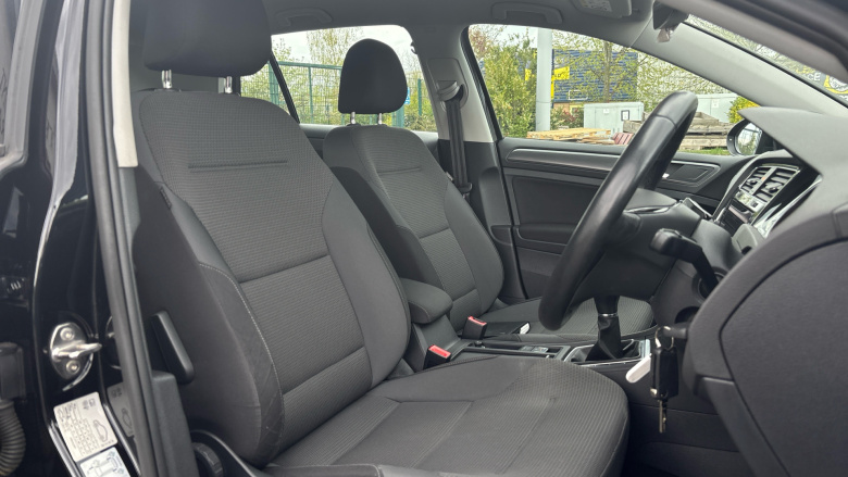 Volkswagen Golf 1.6 TDI SE [Nav] 5dr Diesel Hatchback